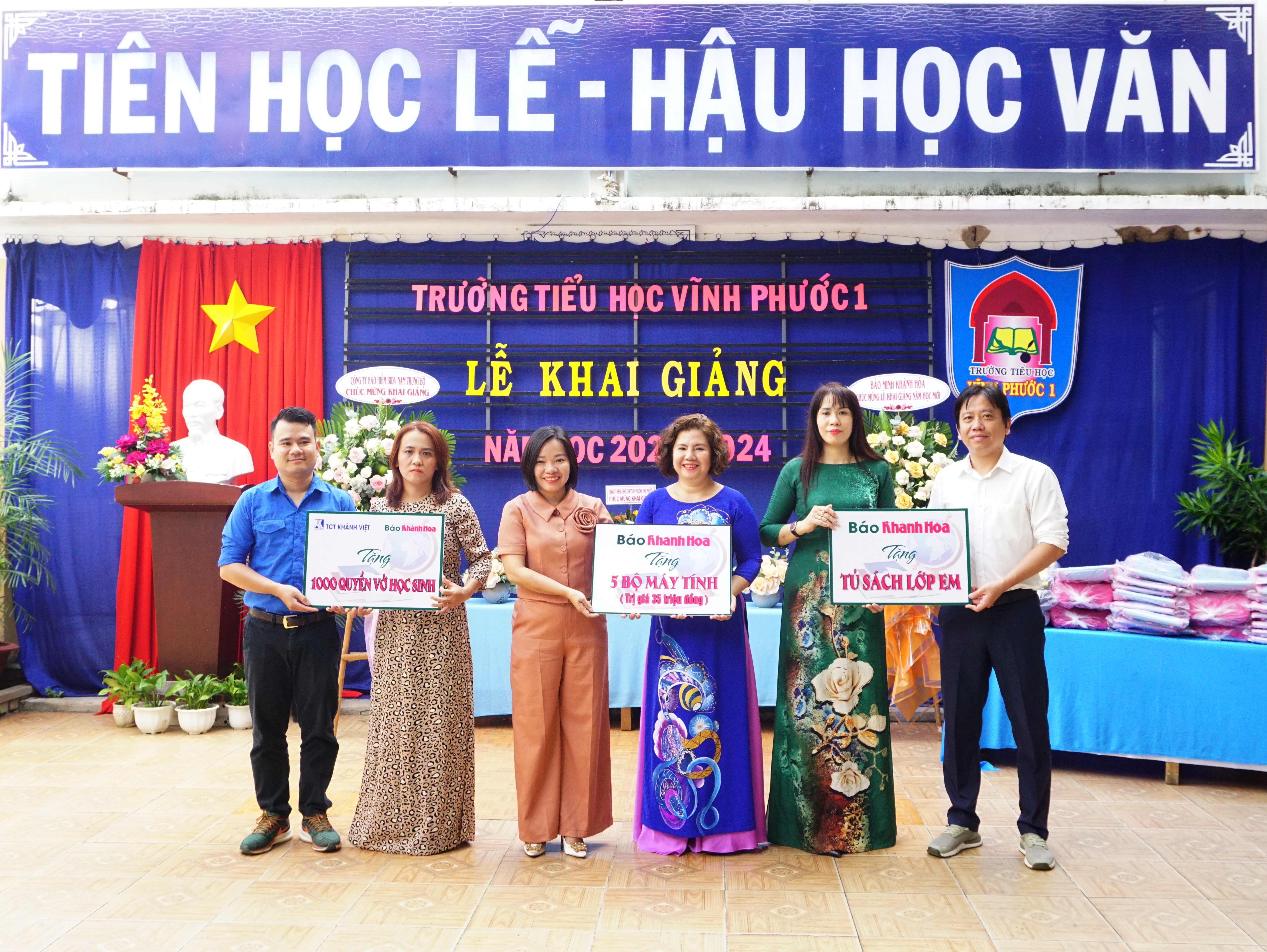 Báo Khánh Hòa và các đơn vị tặng máy tính, tủ sách lớp em, học bổng cho các trường học khó khăn
