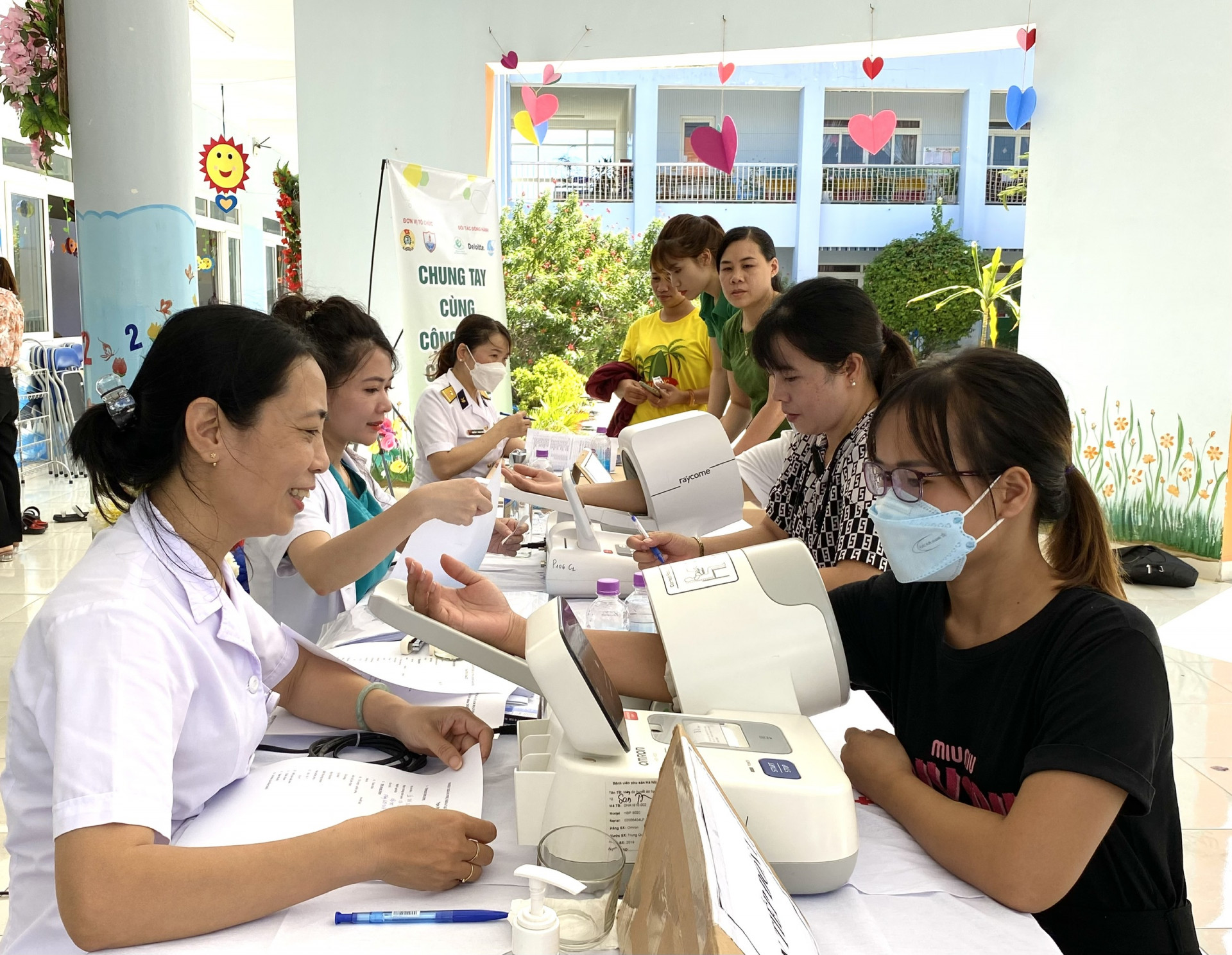 Kiểm tra sức khoẻ cho phụ nữ Khu đô thị căn cứ Cam Ranh