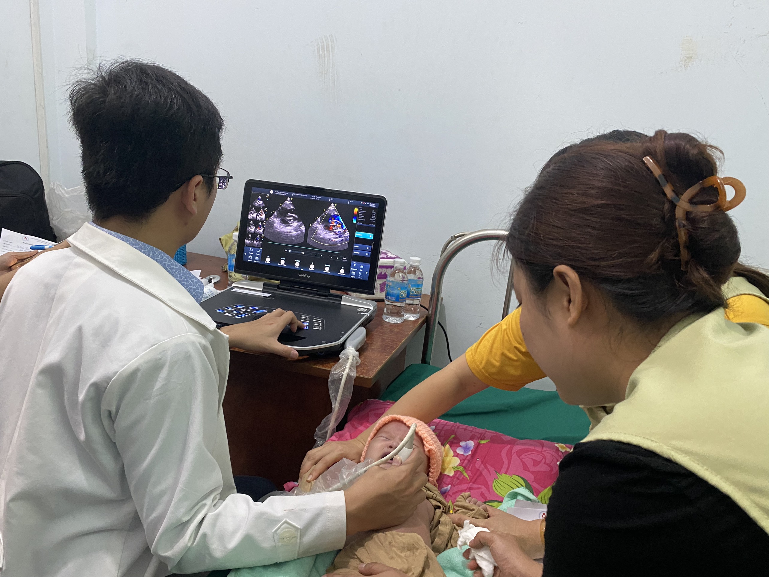 Khám sàng lọc bệnh tim bẩm sinh cho gần 1.350 trẻ