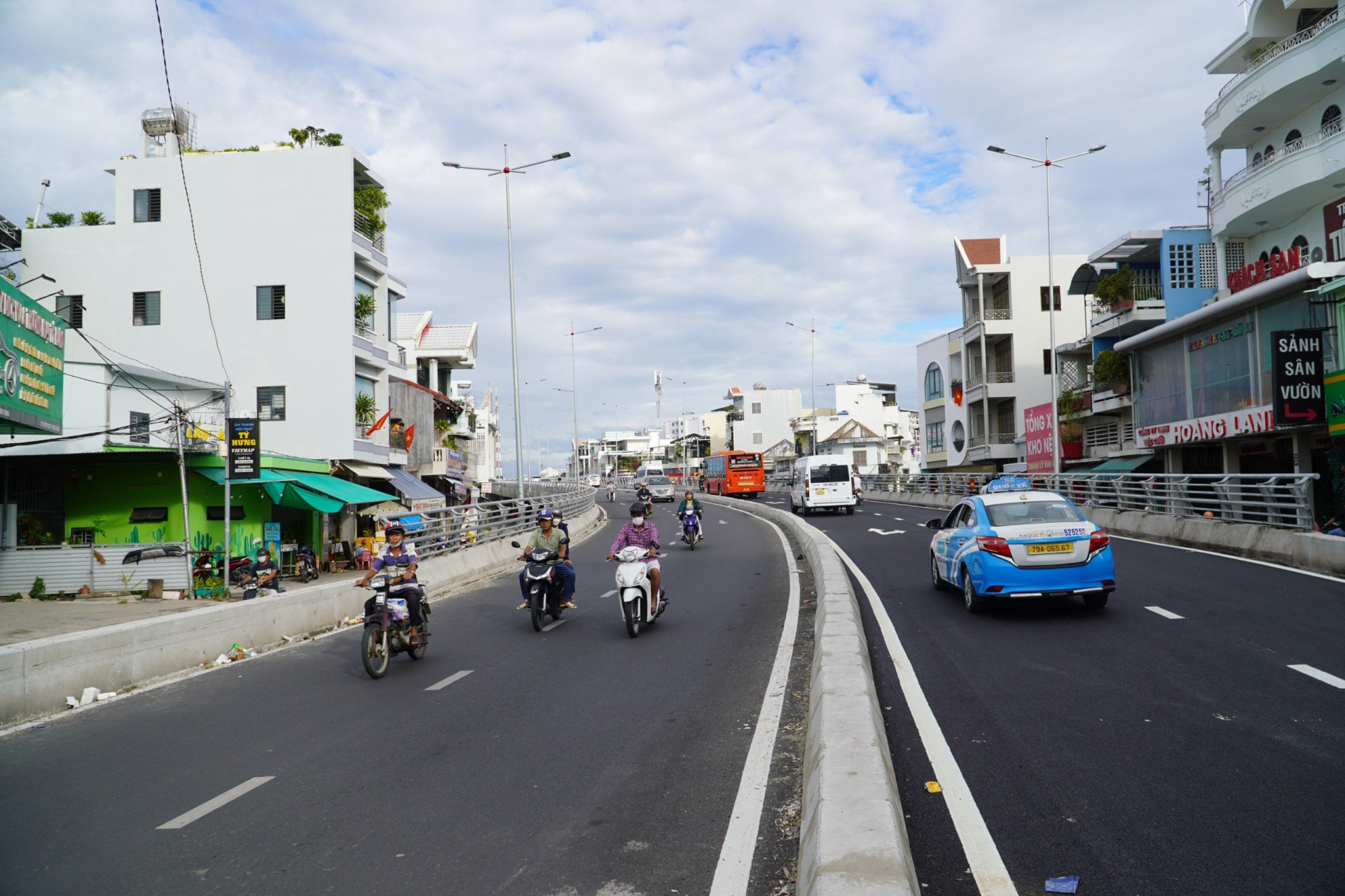 Các phương tiện lưu thông 2 chiều hướng từ nhánh N1 đi Diên Khánh - Nha Trang và ngược lại.