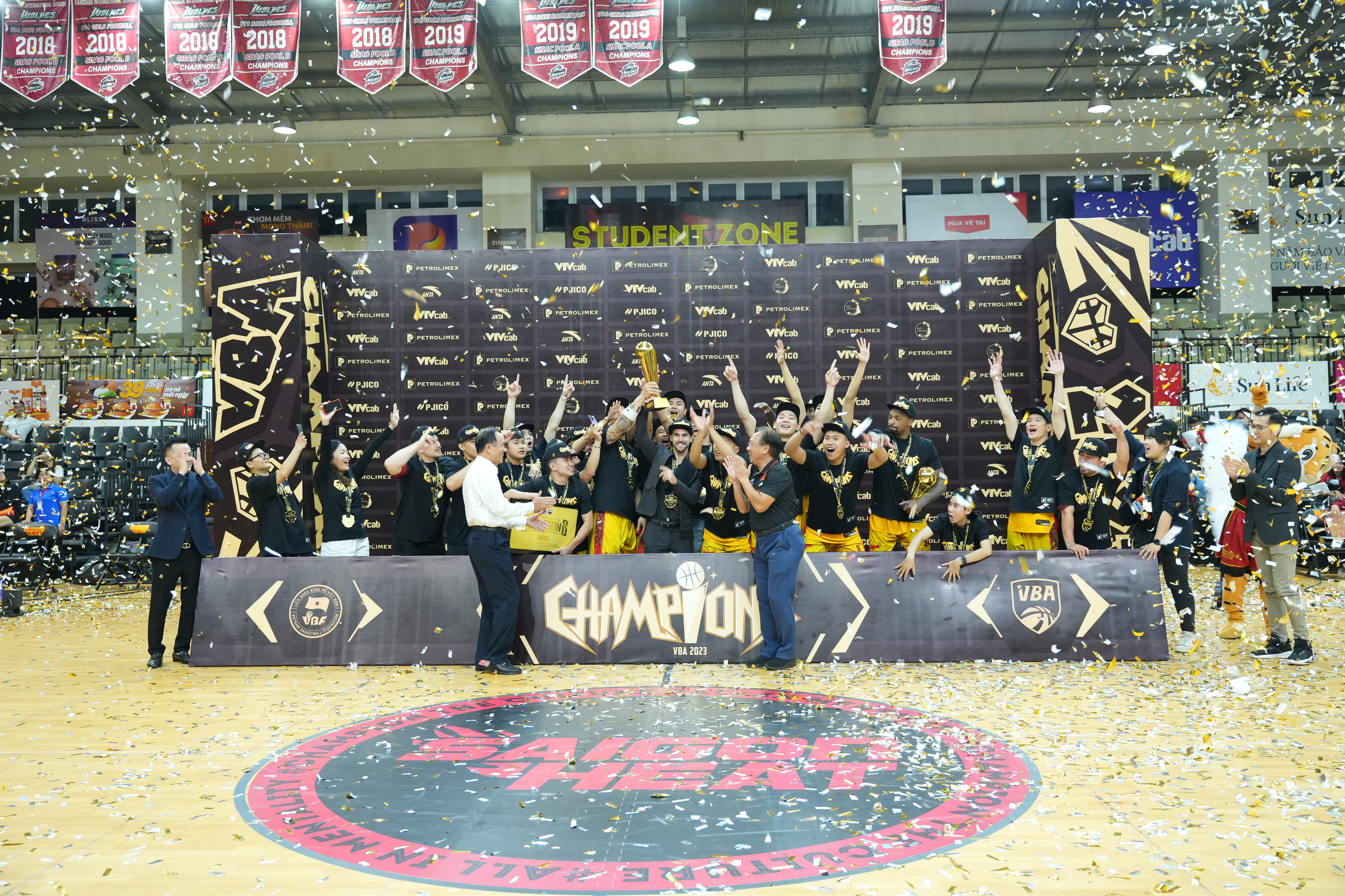 VBA 2023: Saigon Heat nâng cúp vô địch trên sân nhà CIS.