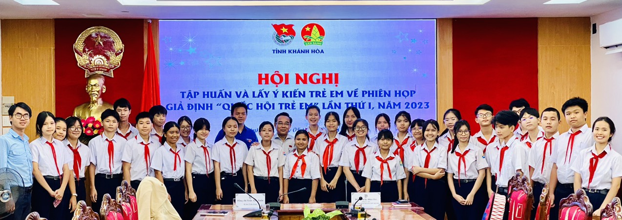 Các em thiếu nhi tham gia Hội nghị