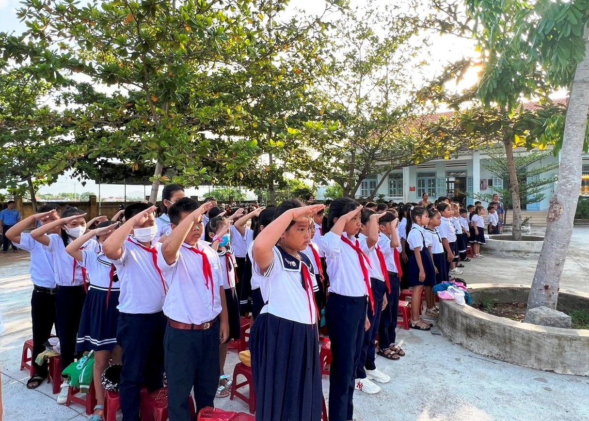 Các trường tiểu học: Vạn Phú 1, Vạn Phú 2, Vạn Phú 3 (huyện Vạn Ninh) đã được sáp nhập thành trường Tiểu học Vạn Phú từ ngày 15-8. Trong ảnh: Học sinh tại điểm trường Tiểu học Vạn Phú 1. 