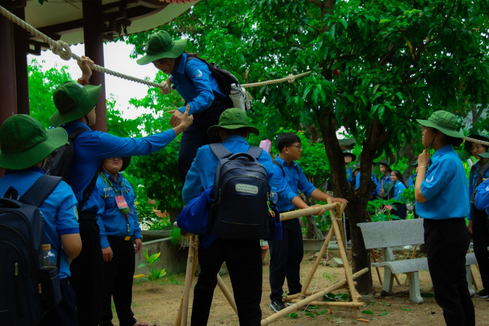 Thực hành vượt cầu khỉ.