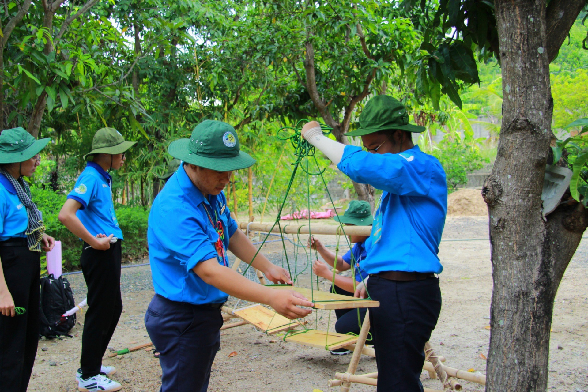 Ban Giám khảo chấm thi phần thi gút dây ứng dụng.