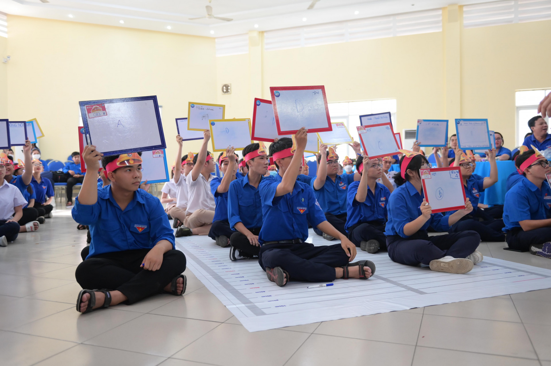 Bên cạnh đó, tại ngày hội, các thí sinh còn thi tài Rung chuông vàng với các câu hỏi trắc nghiệm kiến thức về khoa học, công nghệ.