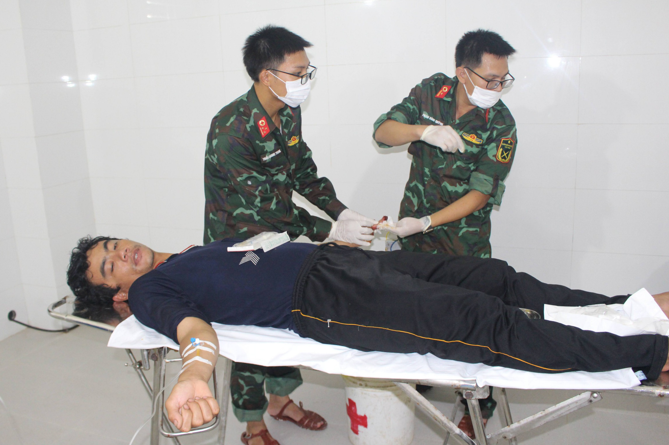 Bệnh xá đảo Sơn Ca cấp cứu ngư dân gặp nạn trên biển