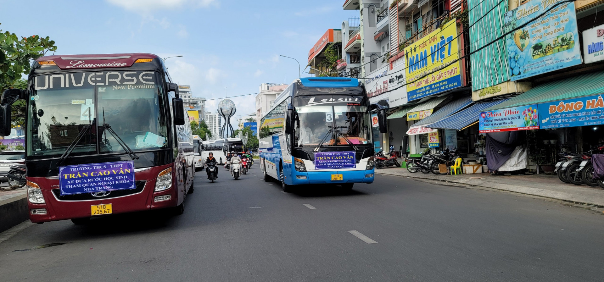 Xe từ 29 chỗ trở lên sẽ được vào trung tâm TP. Nha Trang giờ cao điểm nếu có biển hiệu xe du lịch.  Ảnh chụp trên đường Nguyễn Trãi (TP. Nha Trang).