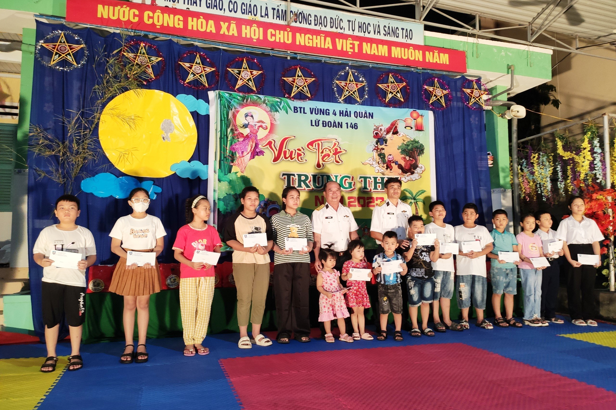 Lữ đoàn 146 tổ chức chương trình Vui Tết Trung thu cho các thiếu nhi