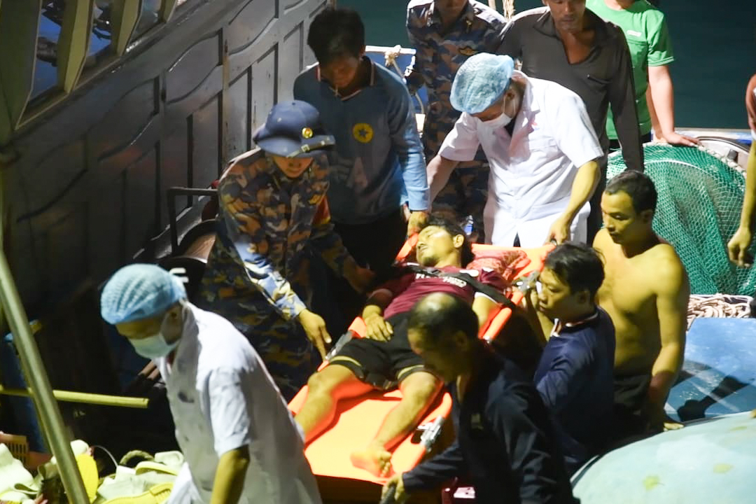 Bệnh xá đảo Sơn Ca cấp cứu ngư dân bị giảm áp do lặn sâu