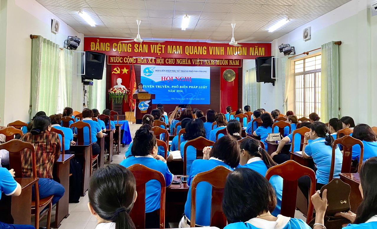Phổ biến, tuyên truyền pháp luật cho 110 phụ nữ ở Nha Trang