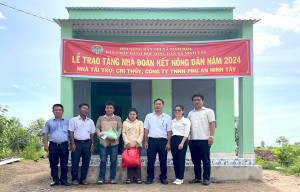 Hội Nông dân xã Ninh Tây: Trao tặng 1 nhà Đoàn kết nông dân cho hội viên