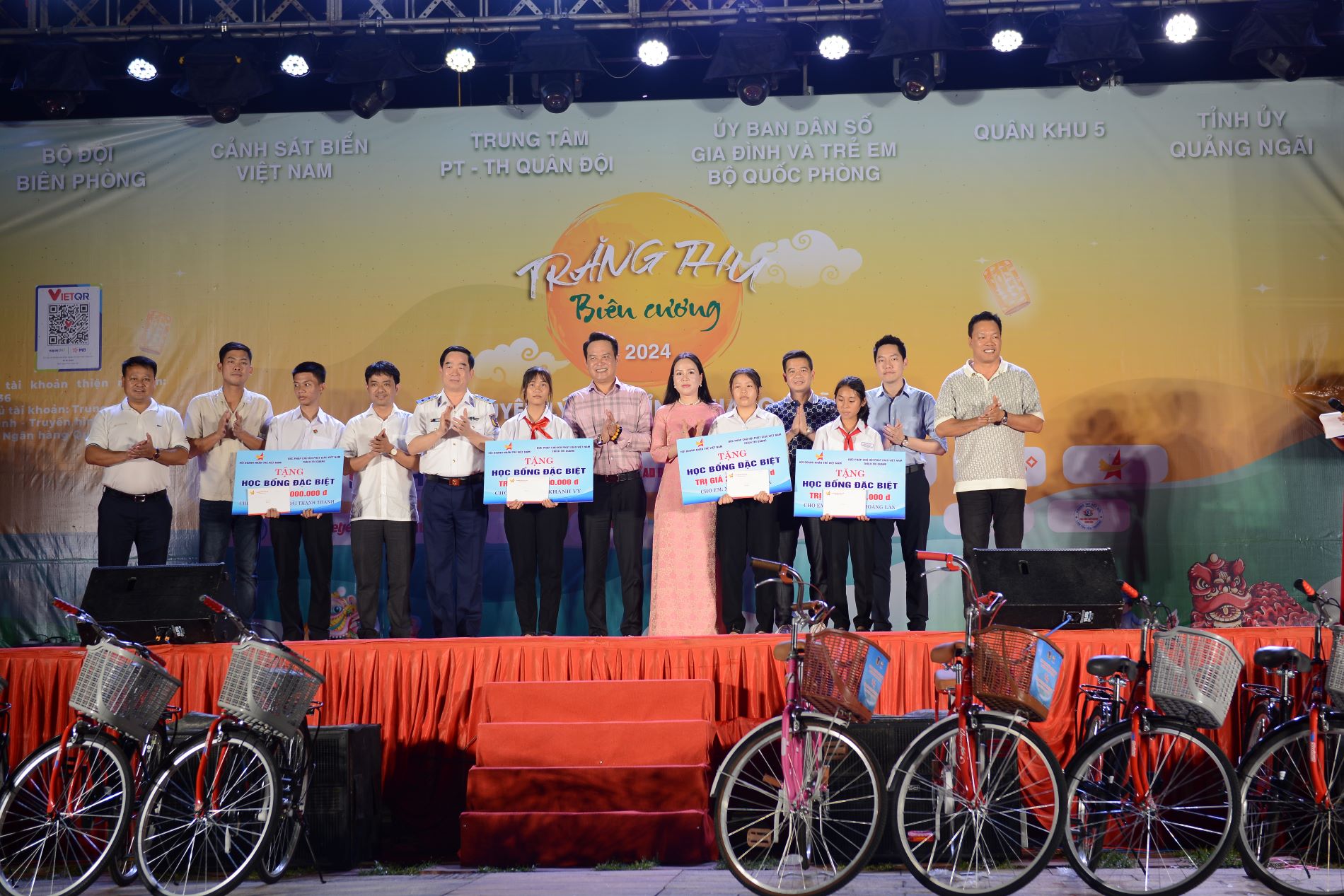 Đêm hội “Trăng thu biên cương 2024” trên đảo Lý Sơn