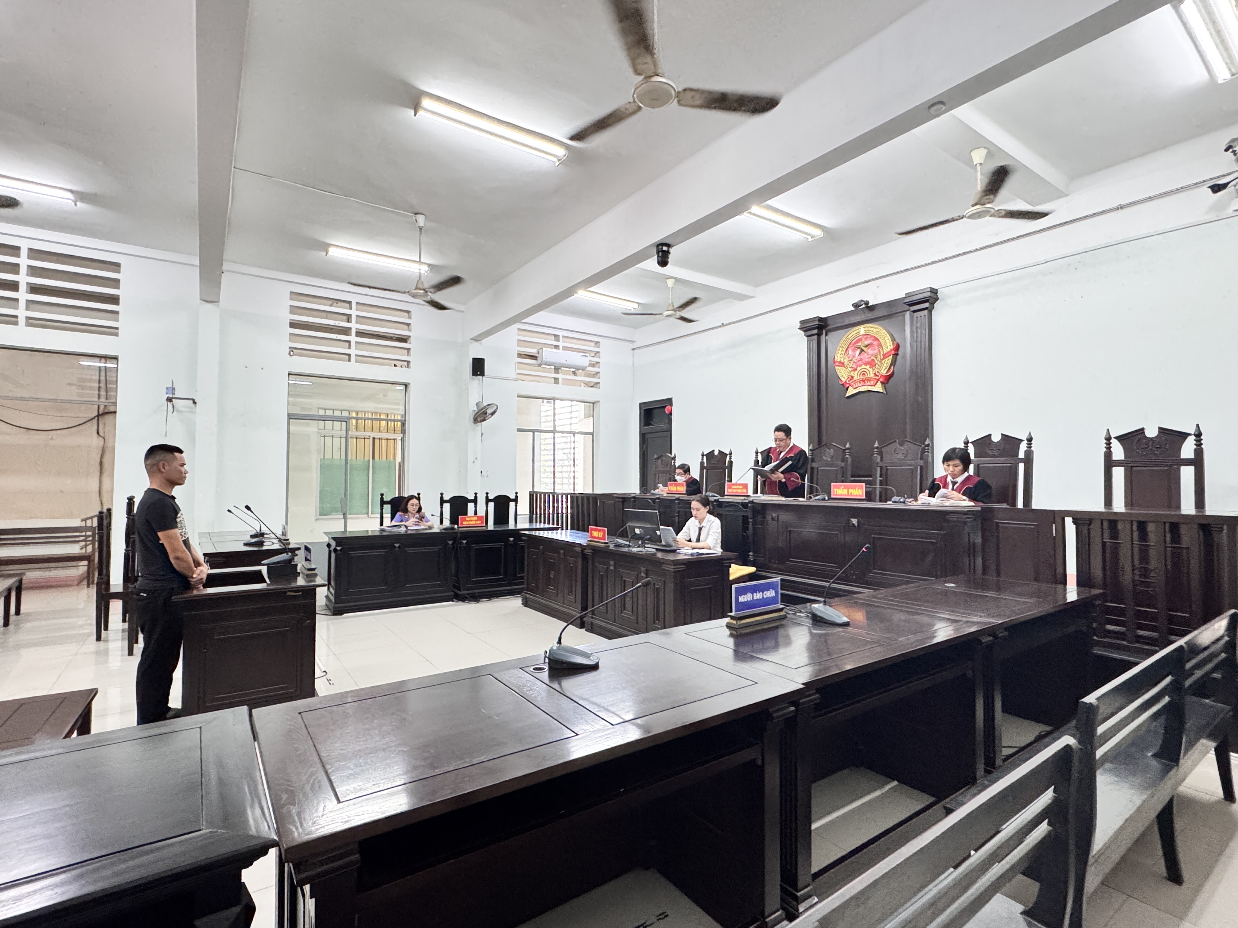 Gây tai nạn khi điều khiển ô tô, 1 bị cáo lãnh án