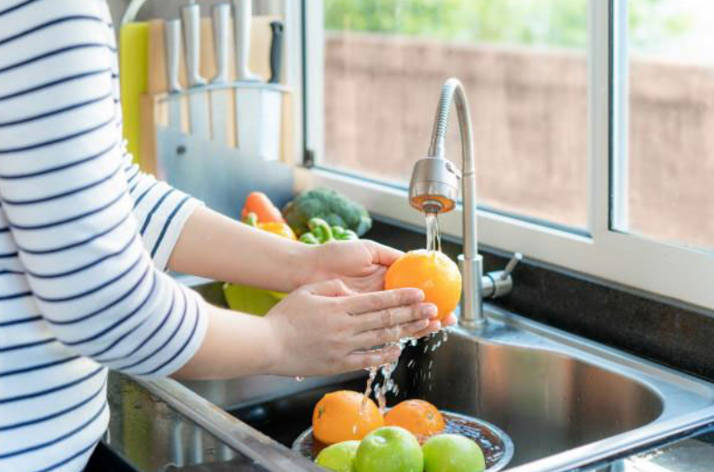 Cách loại bỏ thuốc trừ sâu trên trái cây và rau củ