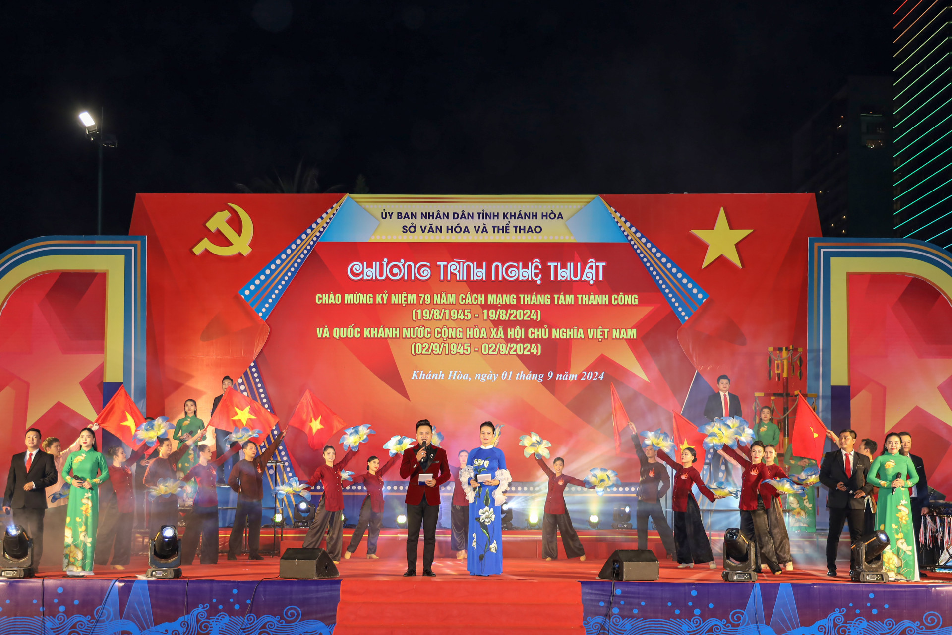 A performance evoking the historic moment when President Ho Chi Minh read the Declaration of Independence, proclaiming the birth of the Democratic Republic of Vietnam

