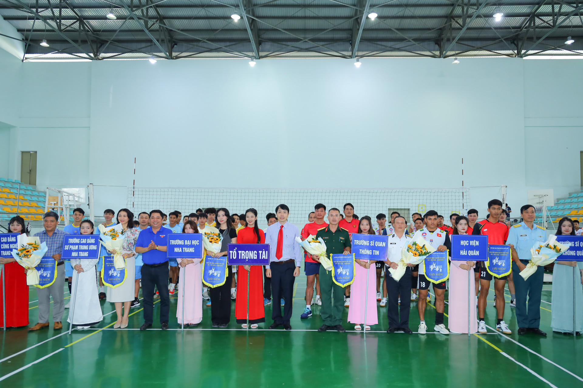 The representatives of the organizing board presenting souvenir flags and flowers to teams

