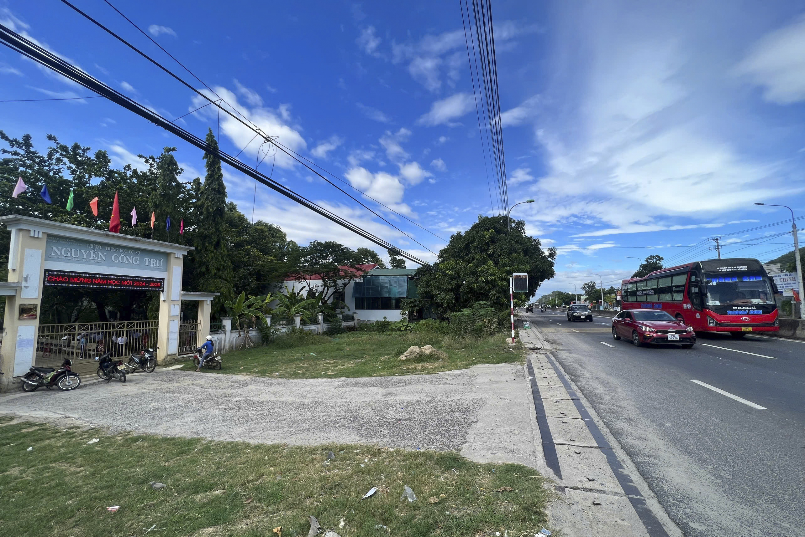 Đảm bảo an toàn giao thông khu vực trước trường học