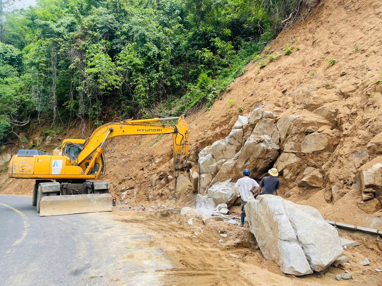 Khẩn trương cải tạo 16 vị trí đường cong trên Tỉnh lộ 9