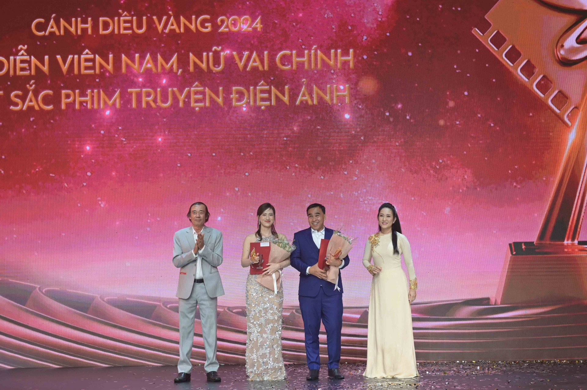 Actor Quyen Linh (film “Hai Muoi”) and actress Phuong Anh Dao (film “Mai”) win feature film lead actor and actress categories

