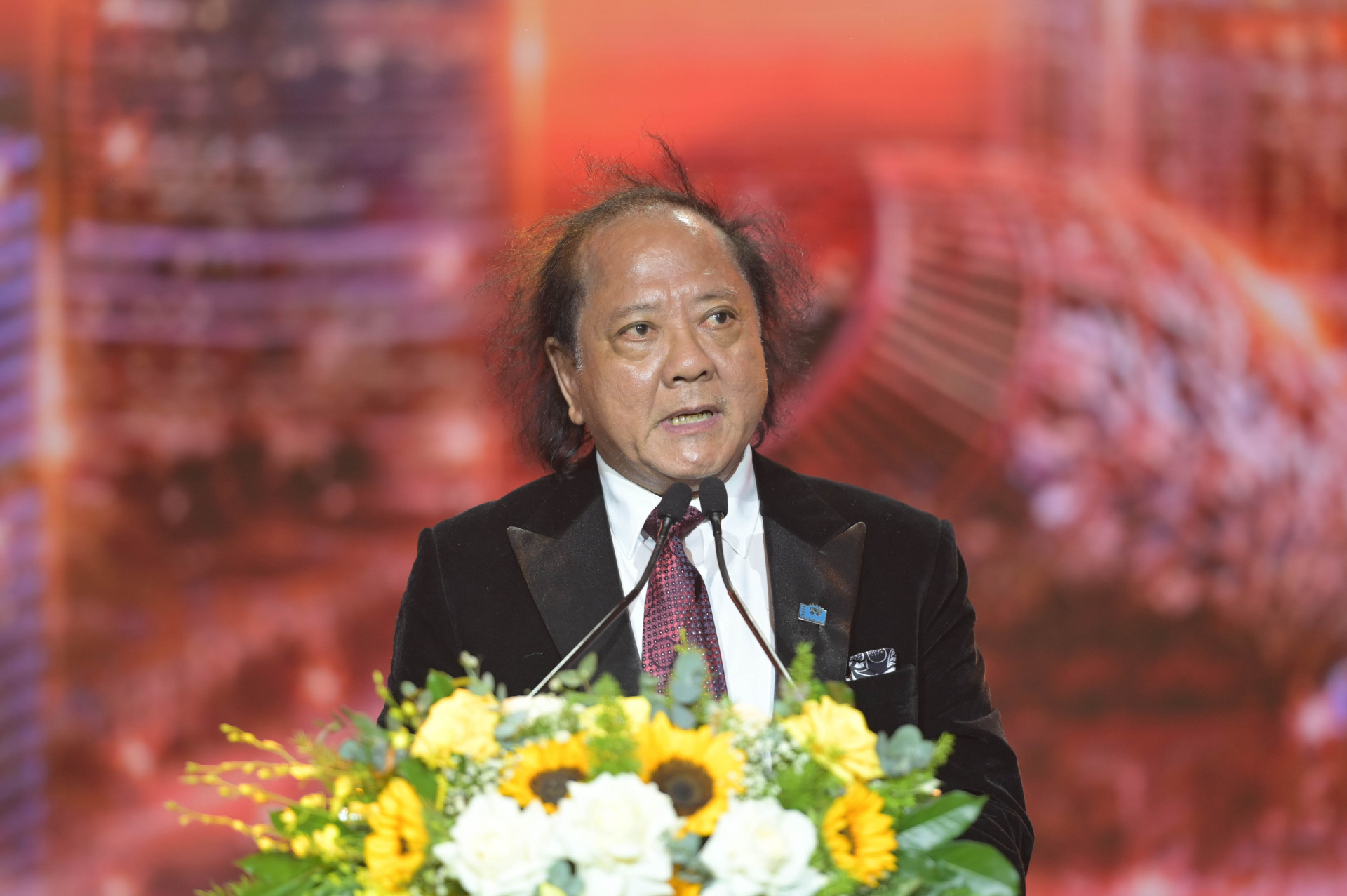 Chairman of Vietnam Cinema Association giving opening speech at the awarding ceremony

