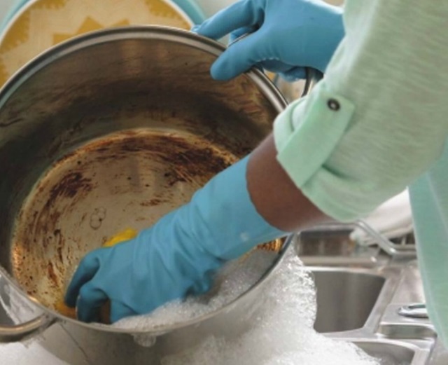 Thói quen sai lầm khiến nồi inox ám đen khó làm sạch