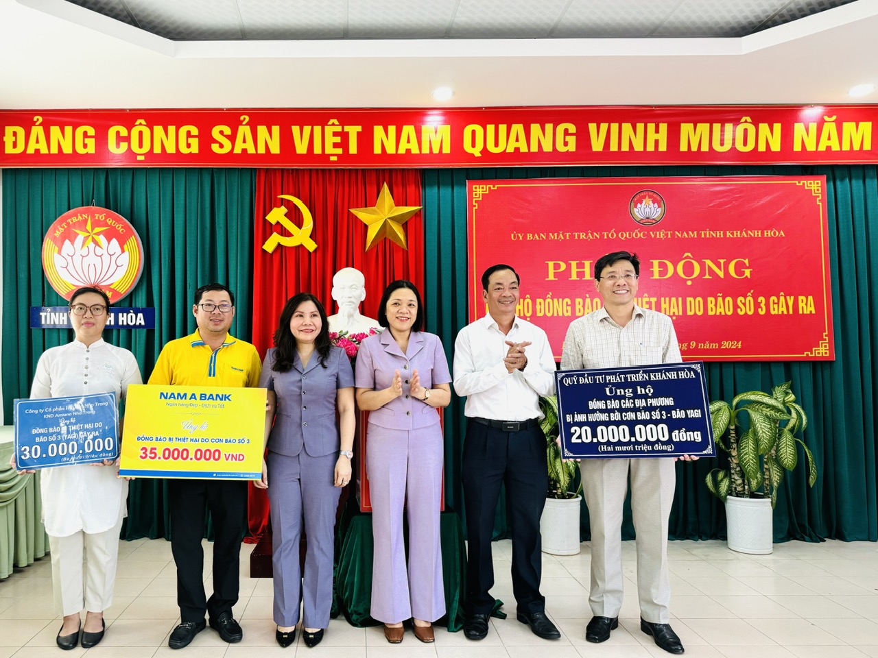  Lãnh đạo Mặt trận tỉnh tiếp nhận ủng hộ từ các cơ quan, doanh nghiệp