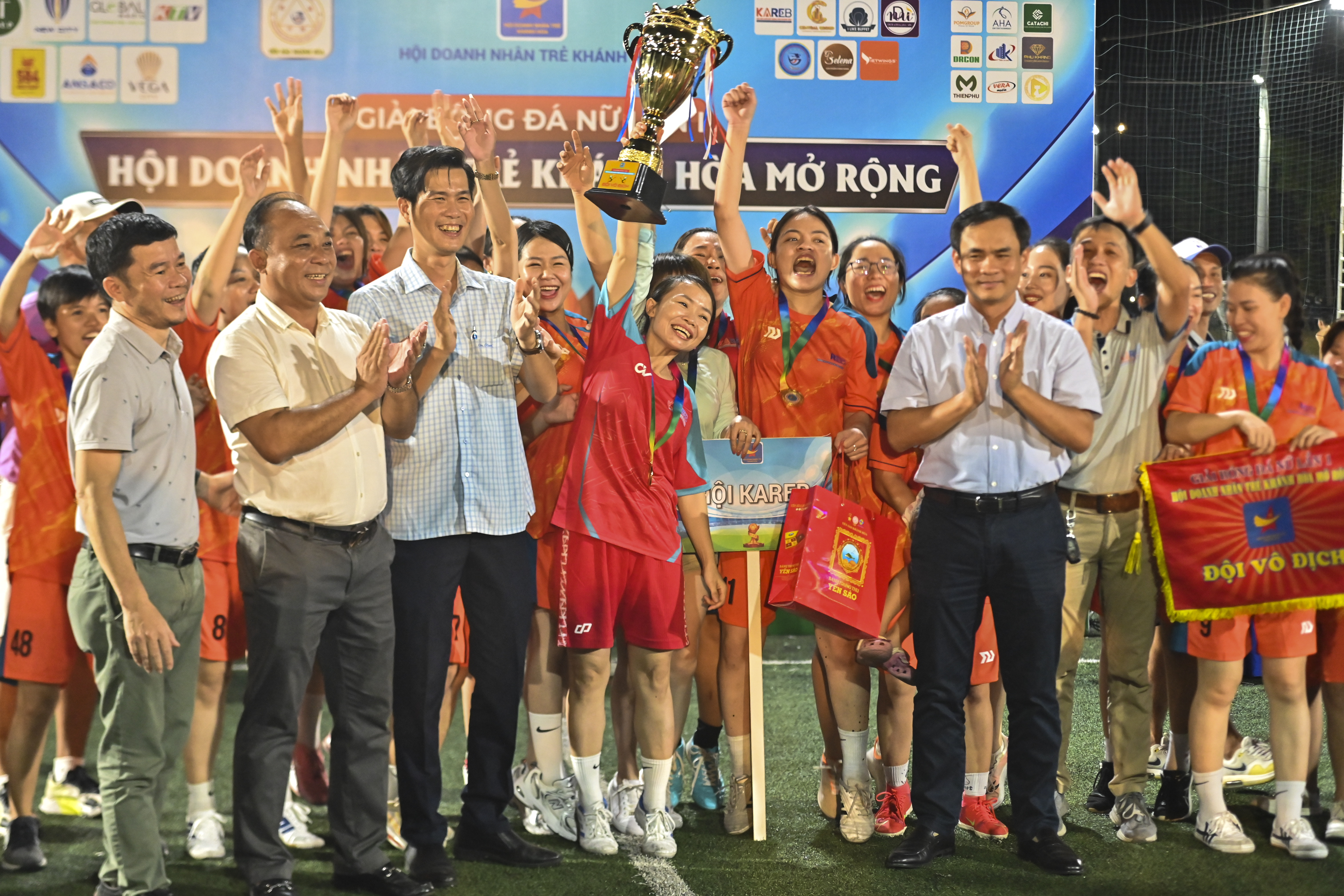 Đội bóng Kareb vô địch giải bóng đá nữ Hội Doanh nhân trẻ Khánh Hòa mở rộng, lần 1