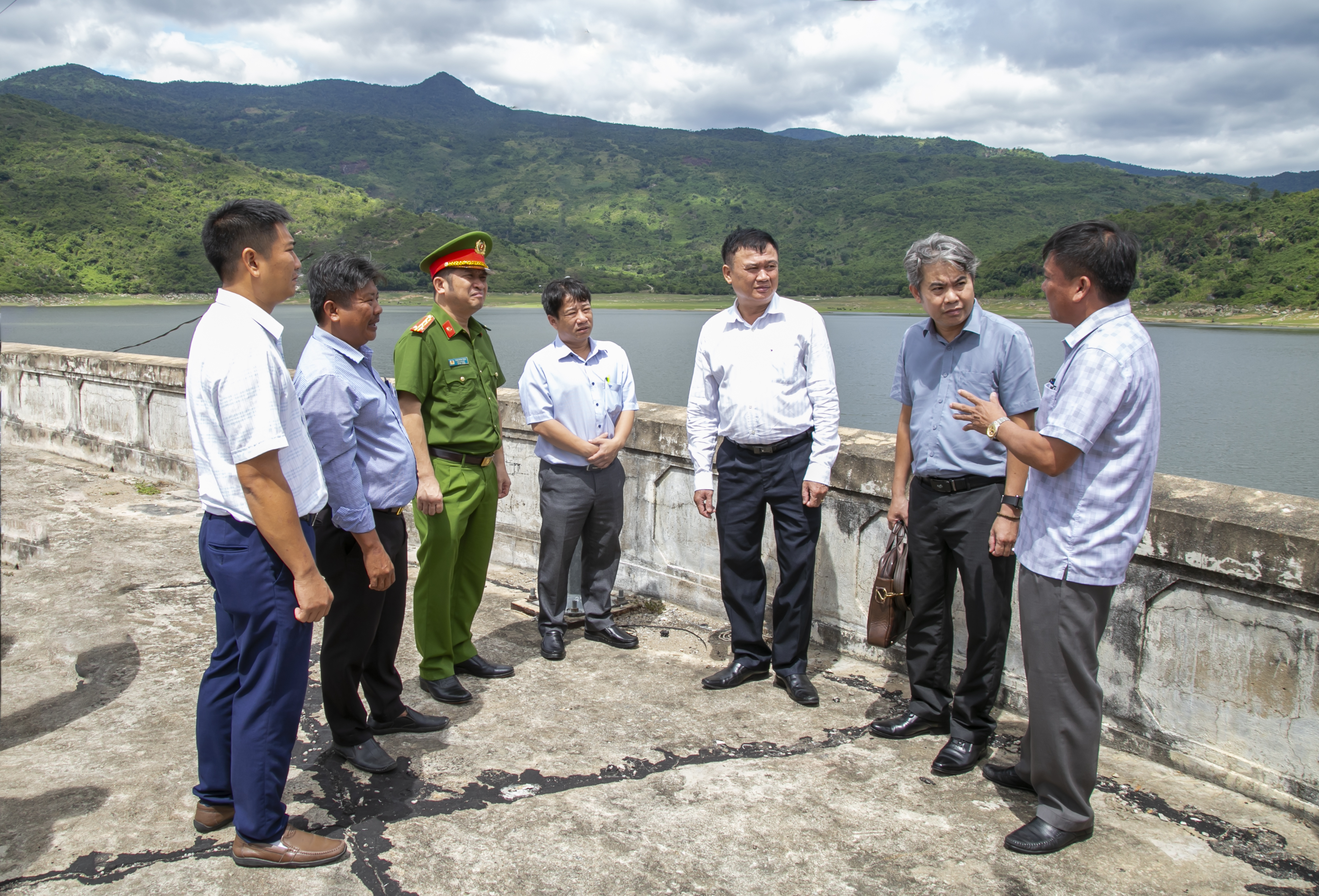 Kiểm tra công tác chủ động ứng phó thiên tai tại Vạn Ninh