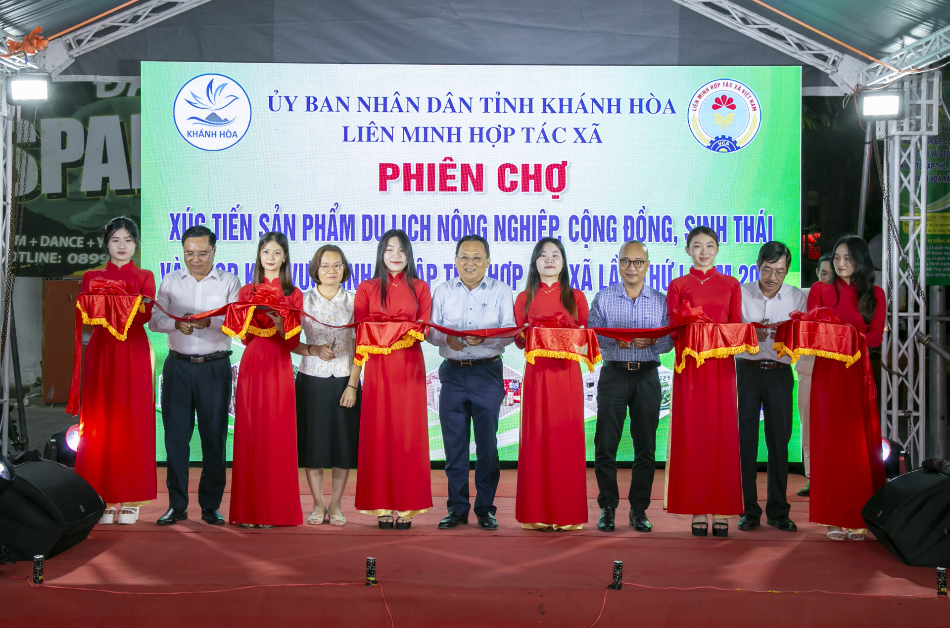 Nhiều mô hình sản xuất nông nghiệp kết hợp du lịch tham gia phiên chợ tại Nha Trang