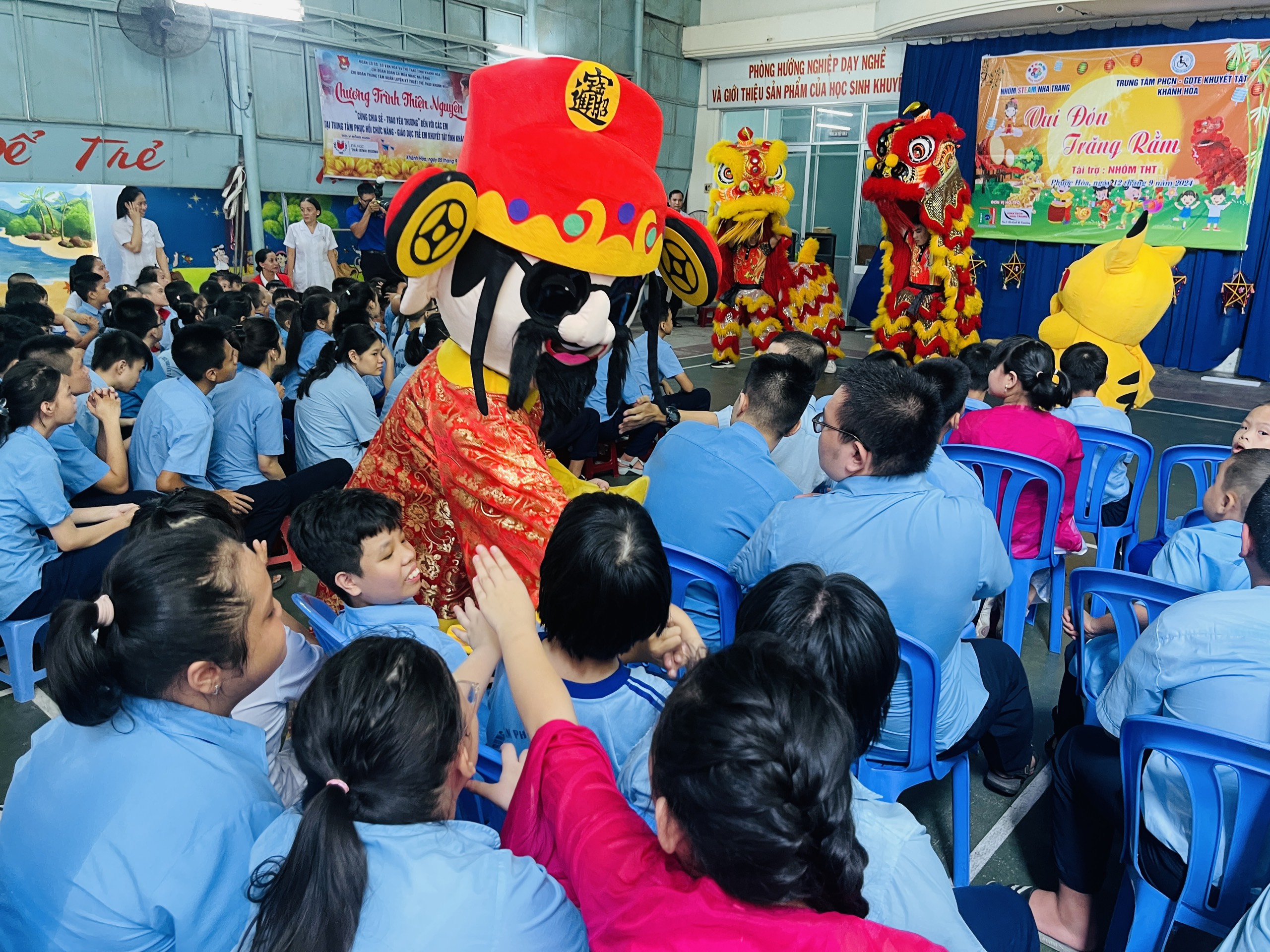 Tết Trung thu ấm áp cho học sinh khuyết tật