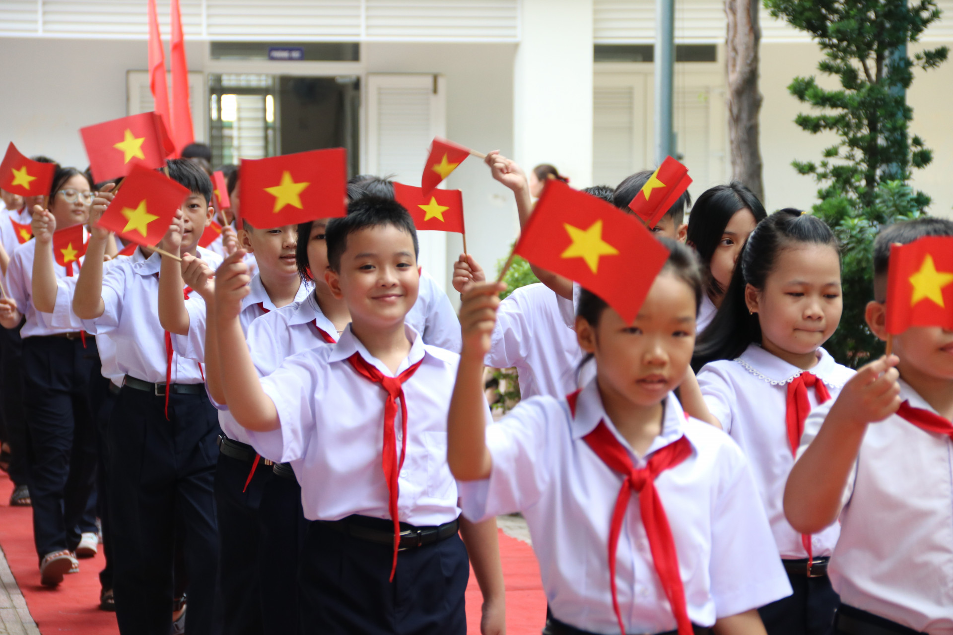 Hơn 290.000 học sinh bước vào năm học mới