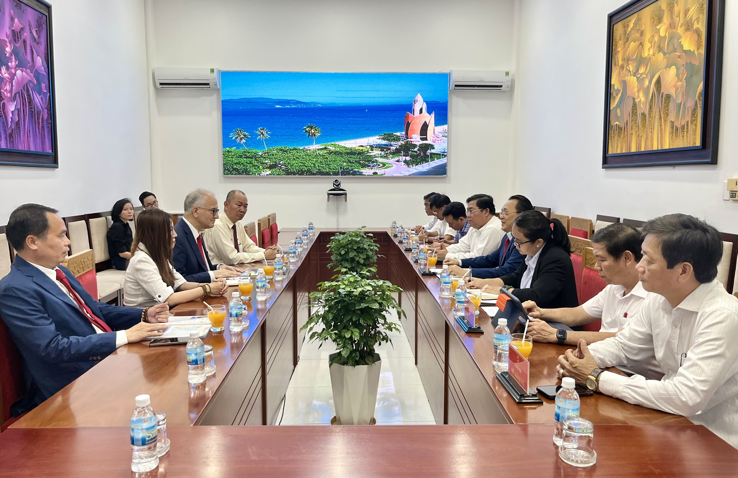 Lãnh đạo tỉnh làm việc với lãnh đạo Viện Cạnh tranh chiến lược Wahba và Diễn đàn toàn cầu Boston