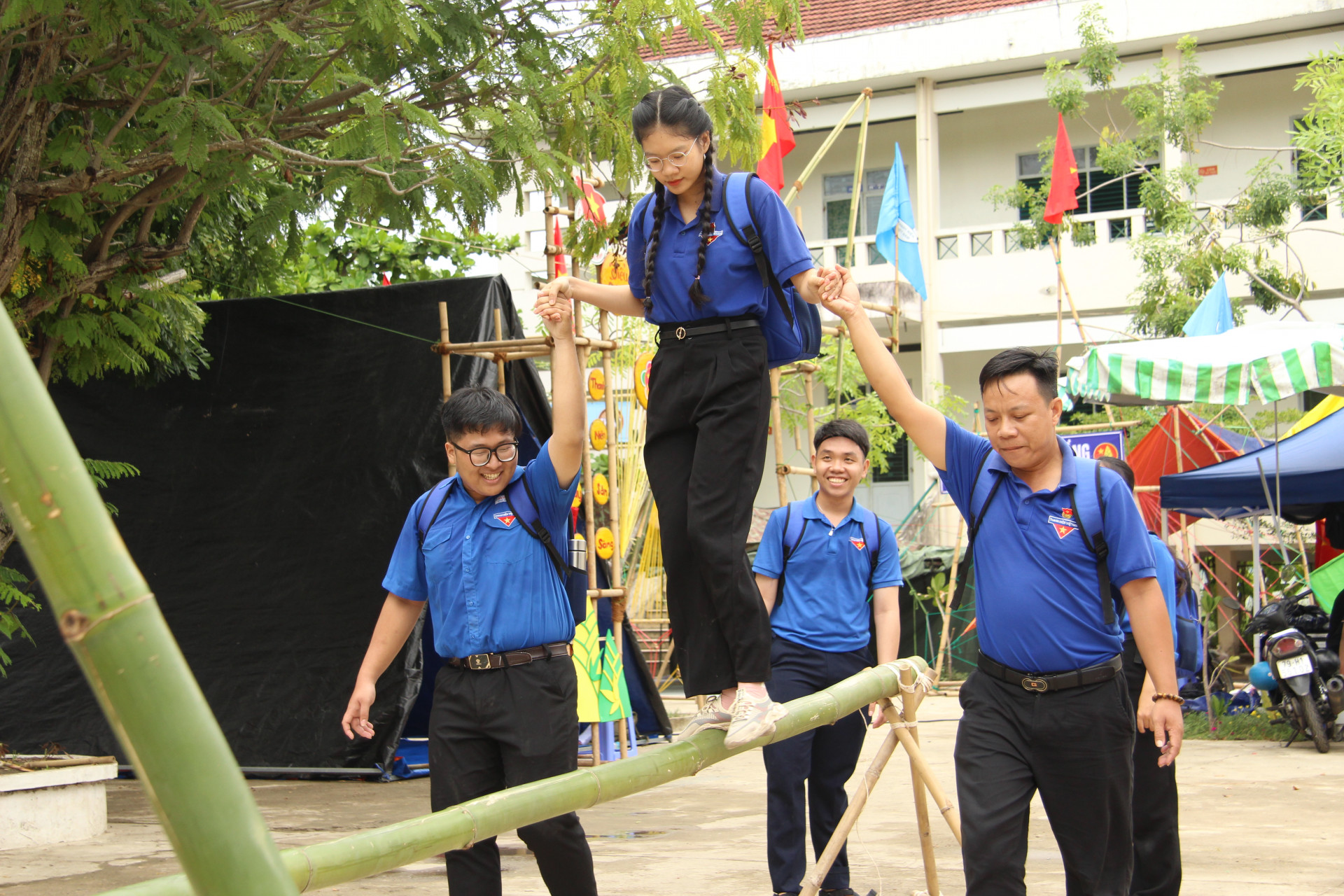 Trại sinh tham gia “Thử thách nhập trại” tại Trại huấn luyện năm 2024 do Thành đoàn Nha Trang tổ chức.