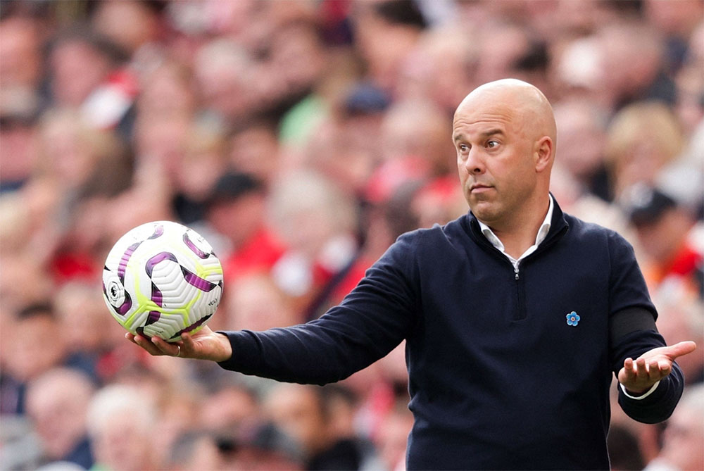 Arne Slot, chào mừng tới Ngoại hạng Anh