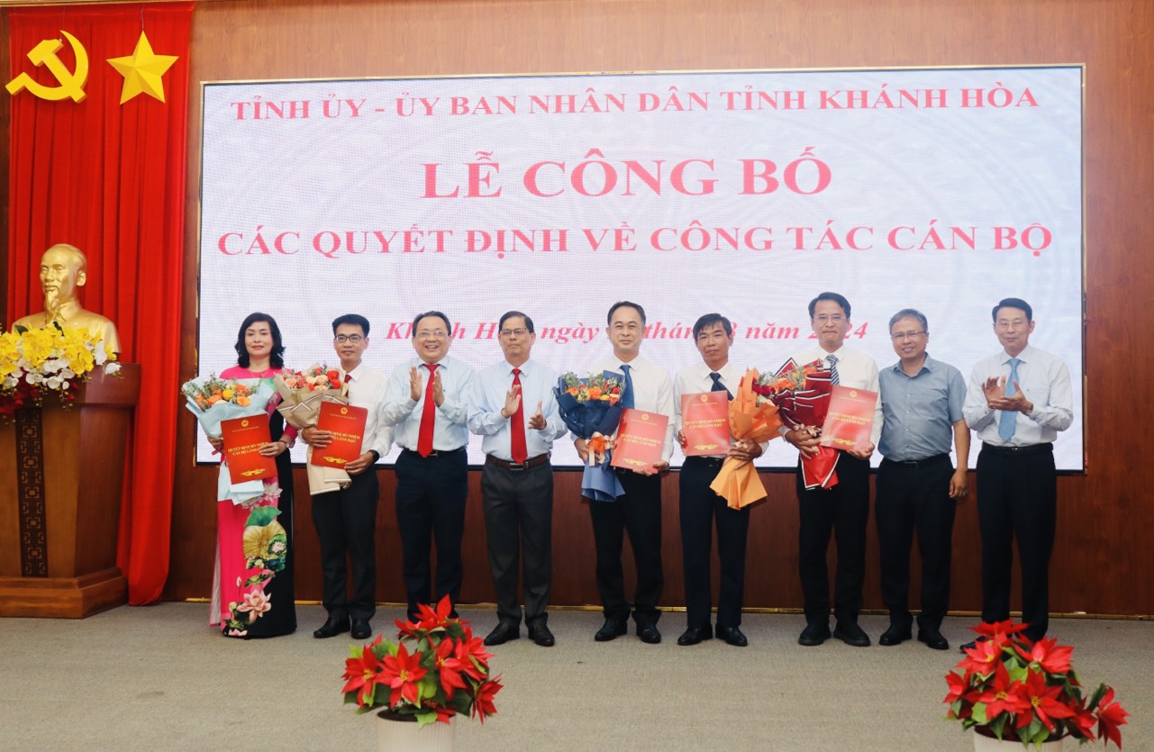 Xây dựng đội ngũ cán bộ đủ năng lực, phẩm chất đạo đức, đáp ứng yêu cầu nhiệm vụ