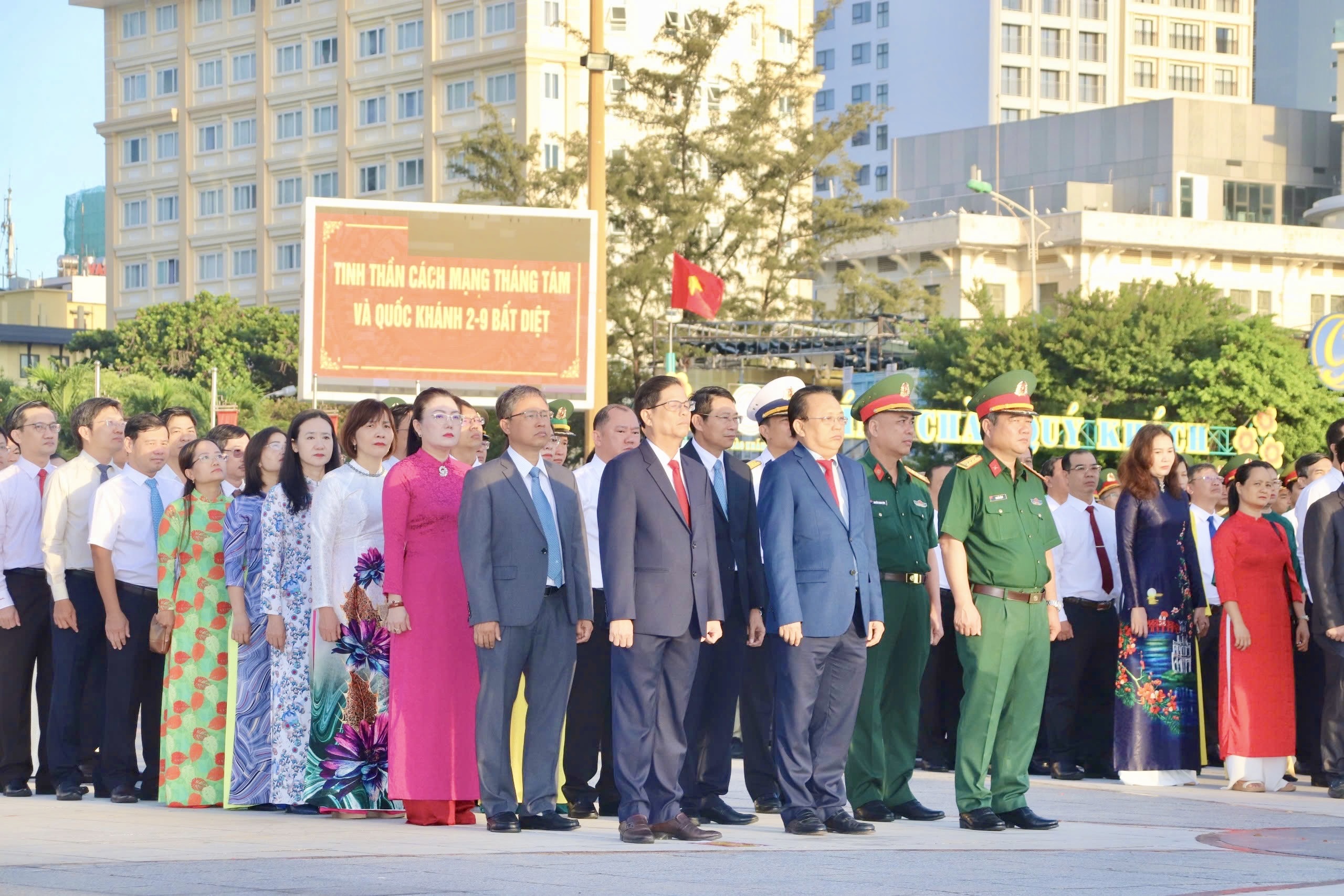 Hơn 1.000 cán bộ, chiến sĩ, đoàn viên, học sinh tham gia Lễ chào cờ tháng 9