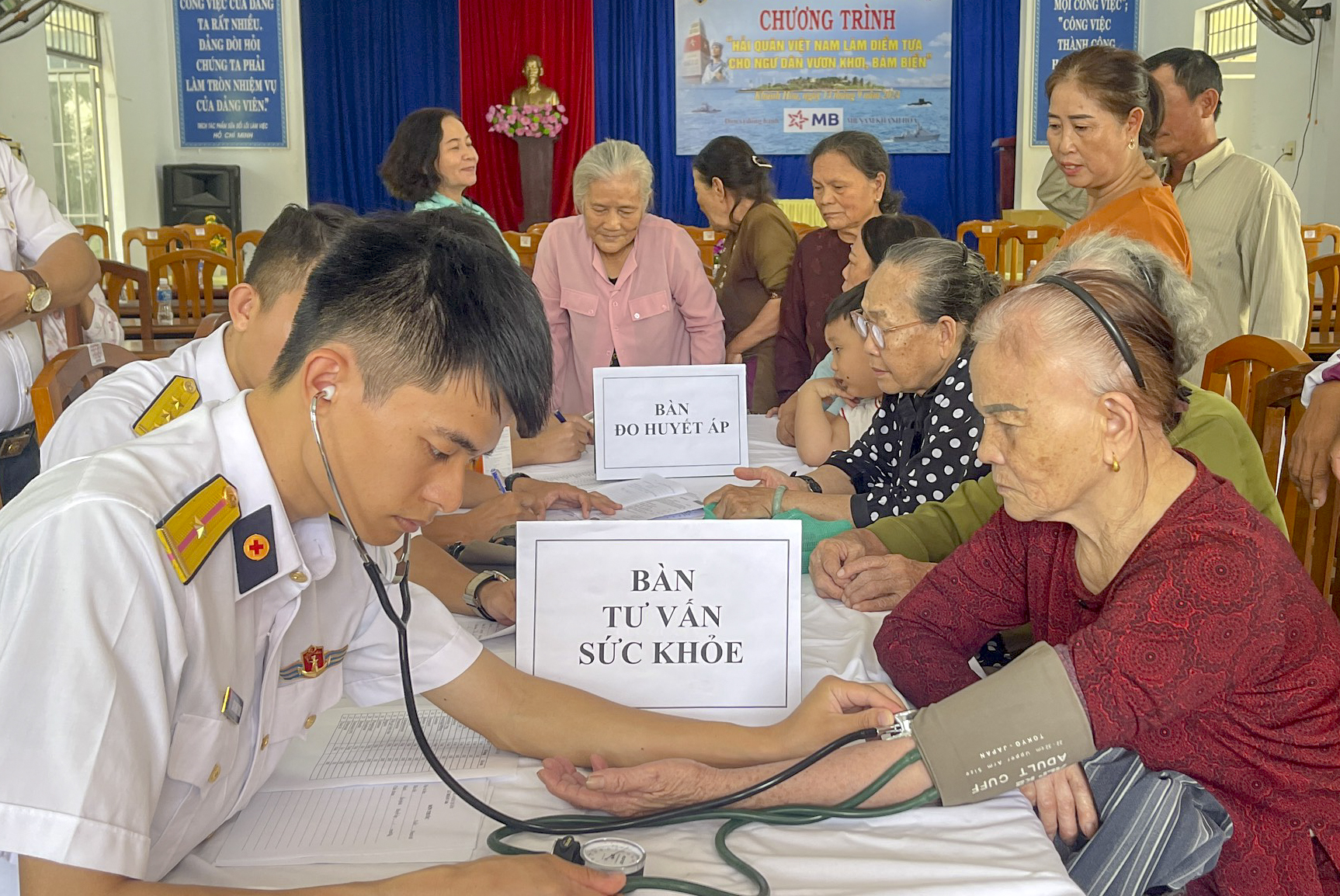 Điểm tựa cho ngư dân vững tâm bám biển