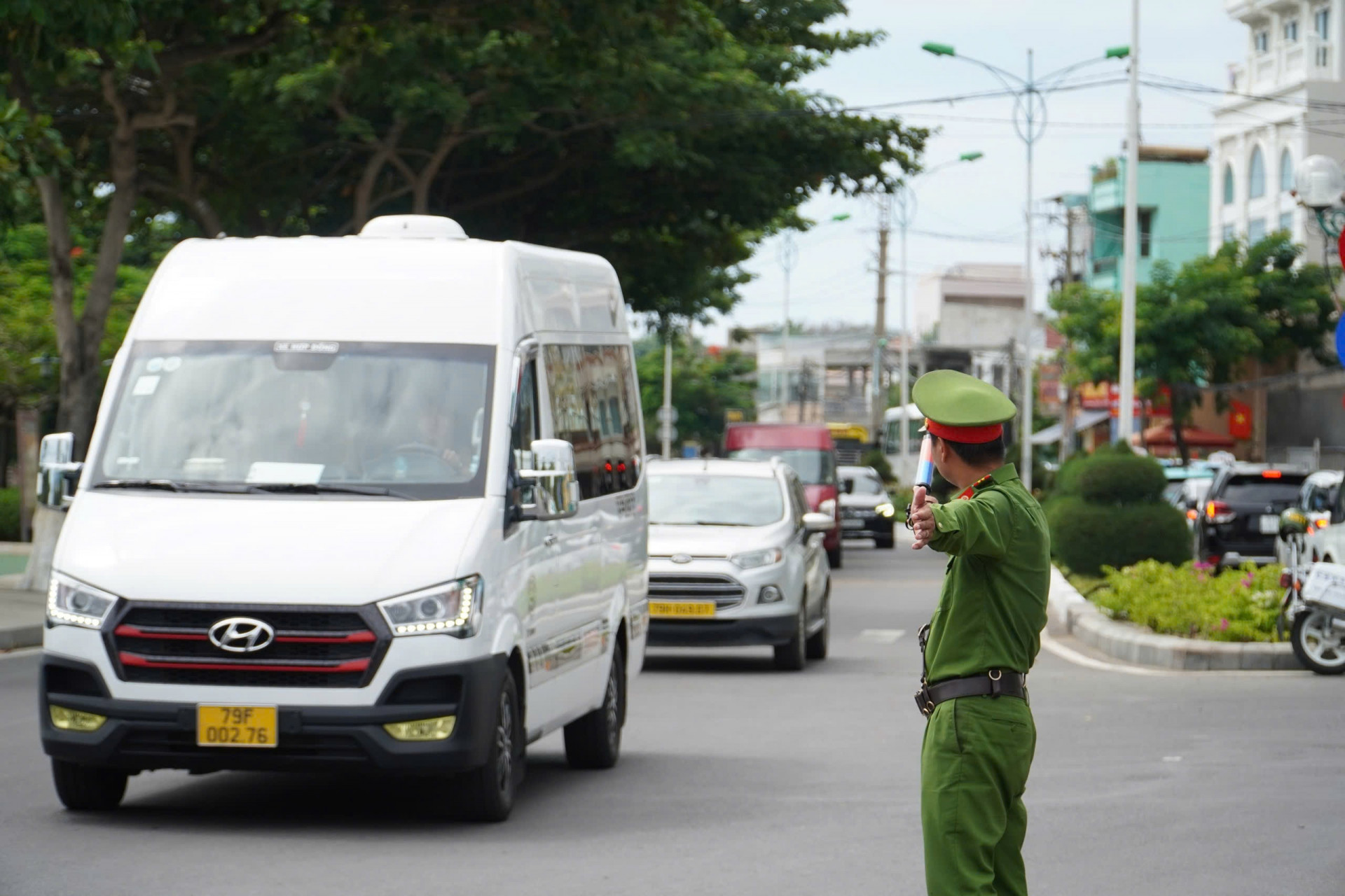 
Lực lượng công an tham gia điều tiết giao thông trên đường Trần Phú, TP. Nha Trang trong dịp Lễ Quốc khánh 2-9
