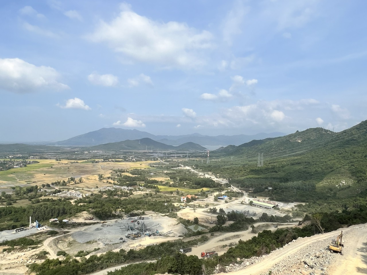 Kê biên hơn 7 tỷ đồng góp vốn của nguyên giám đốc mỏ đá Hòn Giốc Mơ