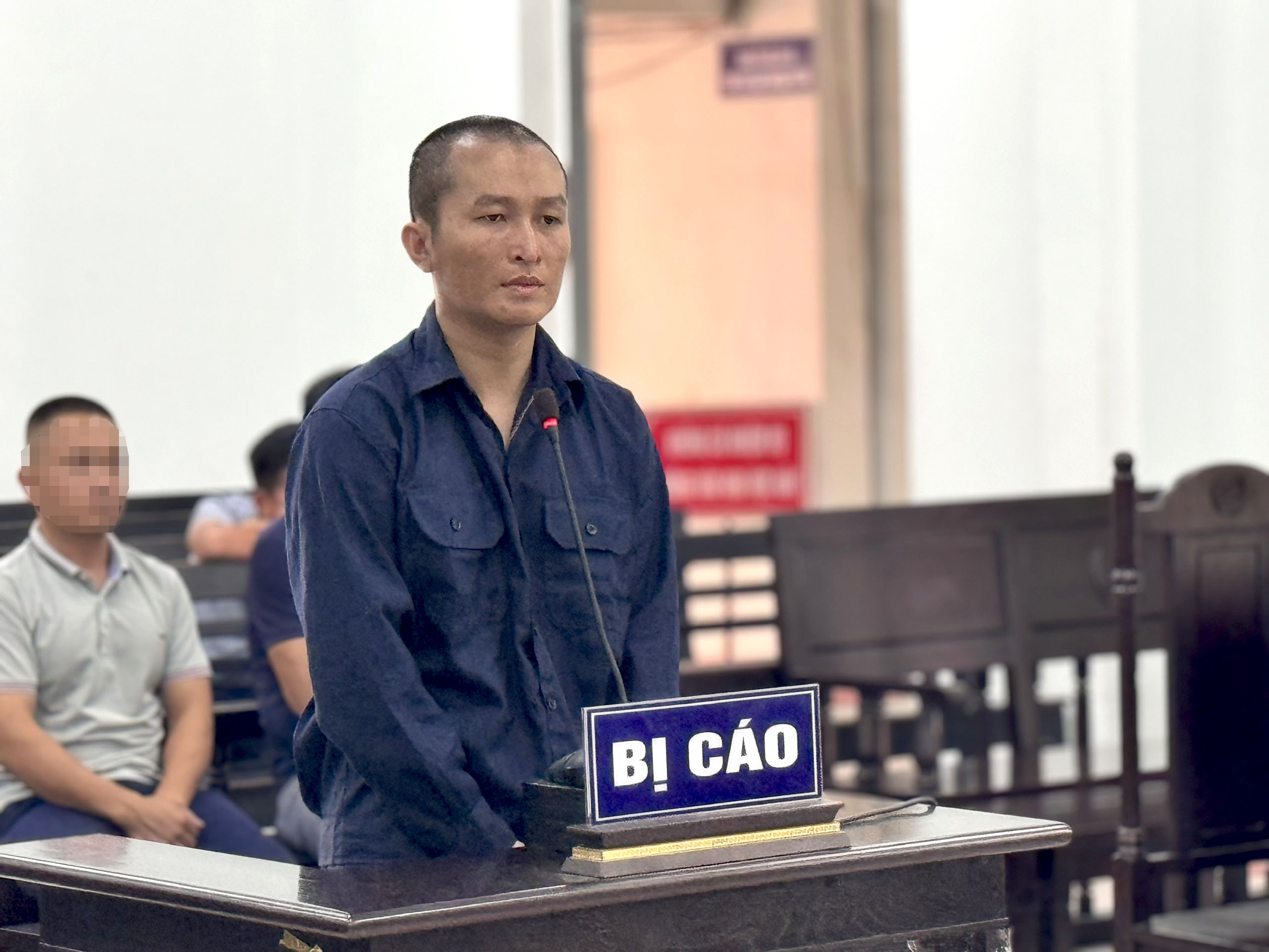 Mâu thuẫn chuyện đón khách, tài xế thiệt mạng, phụ xe vào tù