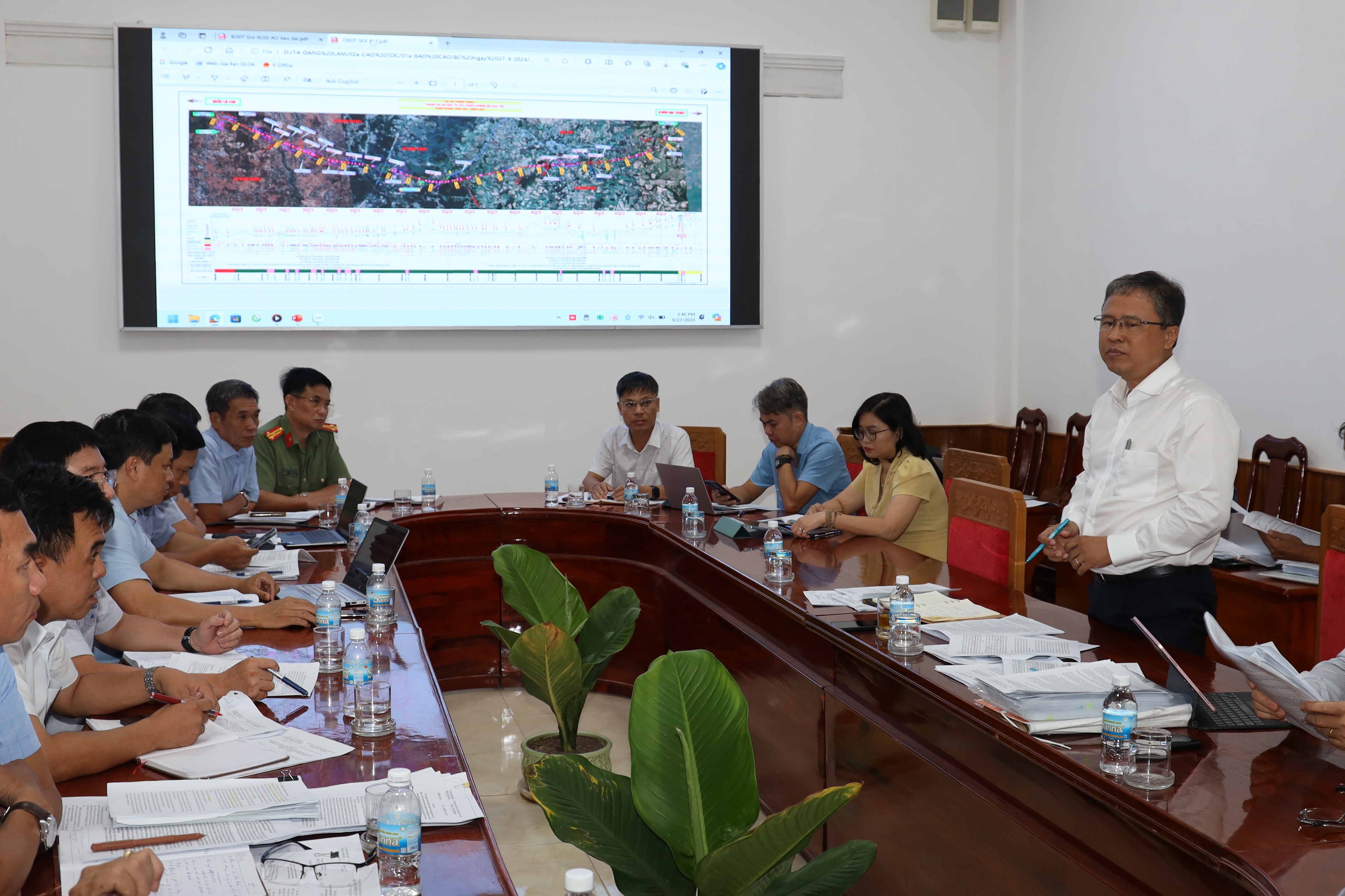 Đề nghị đẩy nhanh tiến độ giải phóng mặt bằng 2 dự án cao tốc