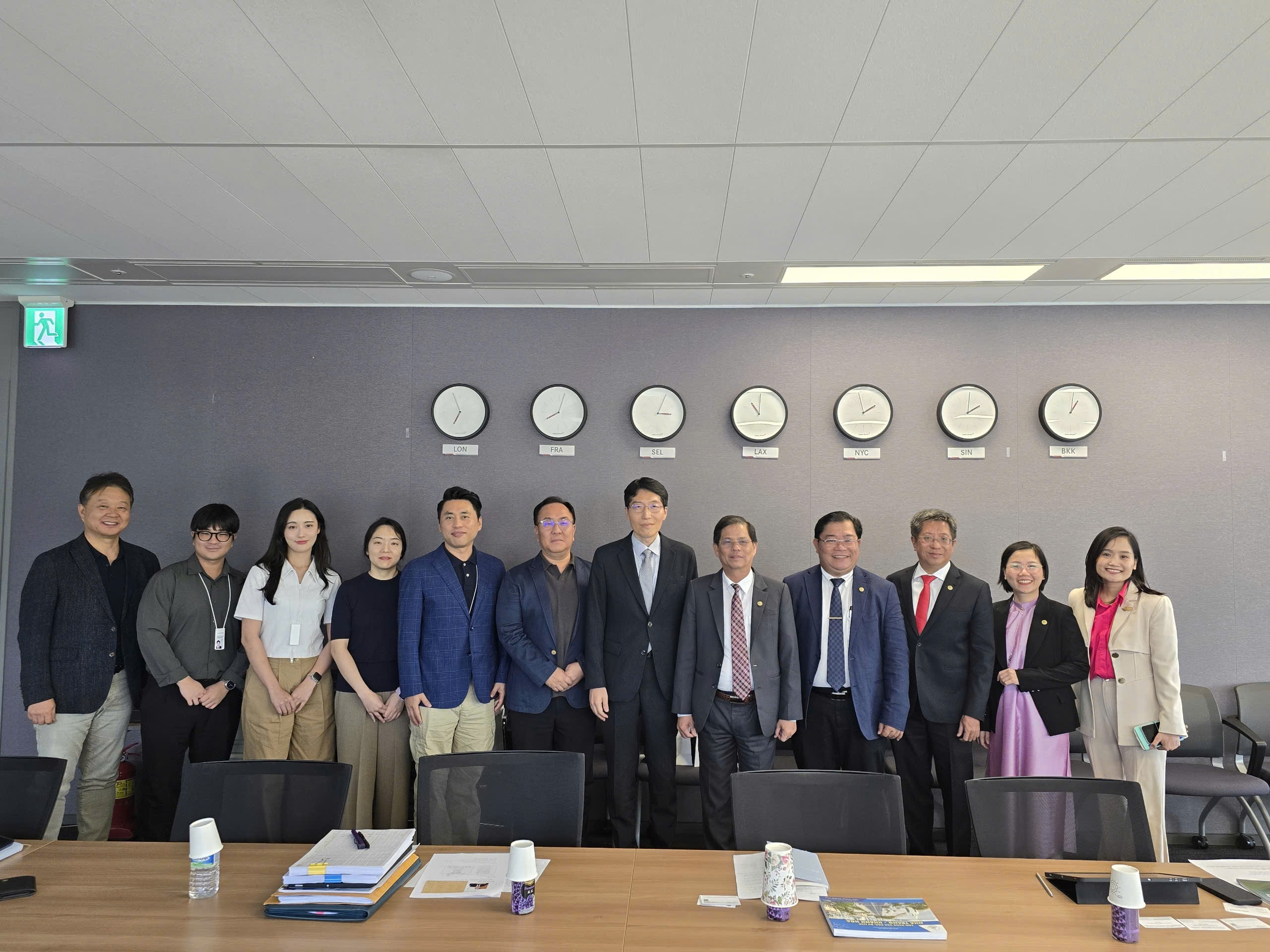 Lãnh đạo tỉnh Khánh Hòa làm việc với Công ty Asiana Airlines (Hàn Quốc)