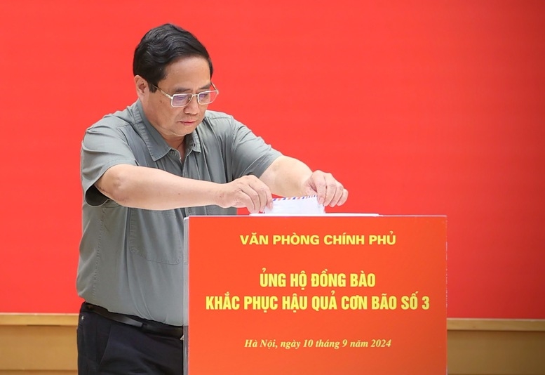 Thủ tướng Phạm Minh Chính tham gia quyên góp, ủng hộ đồng bào bị thiệt hại do cơn bão số 3.