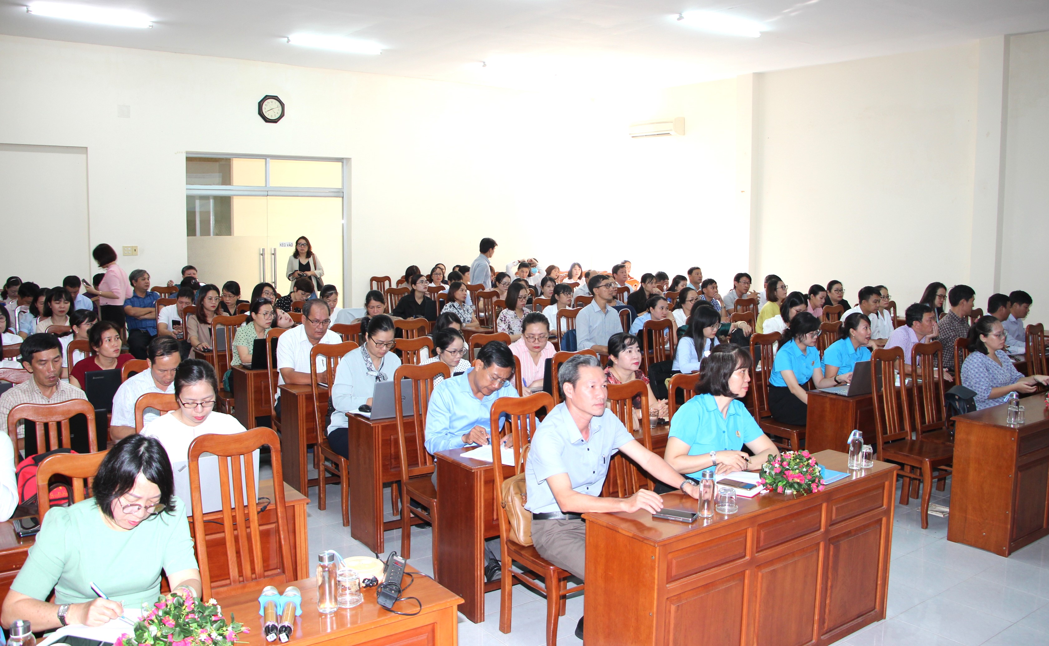 Tập huấn công tác tài chính cho hơn 100 cán bộ công đoàn cơ sở