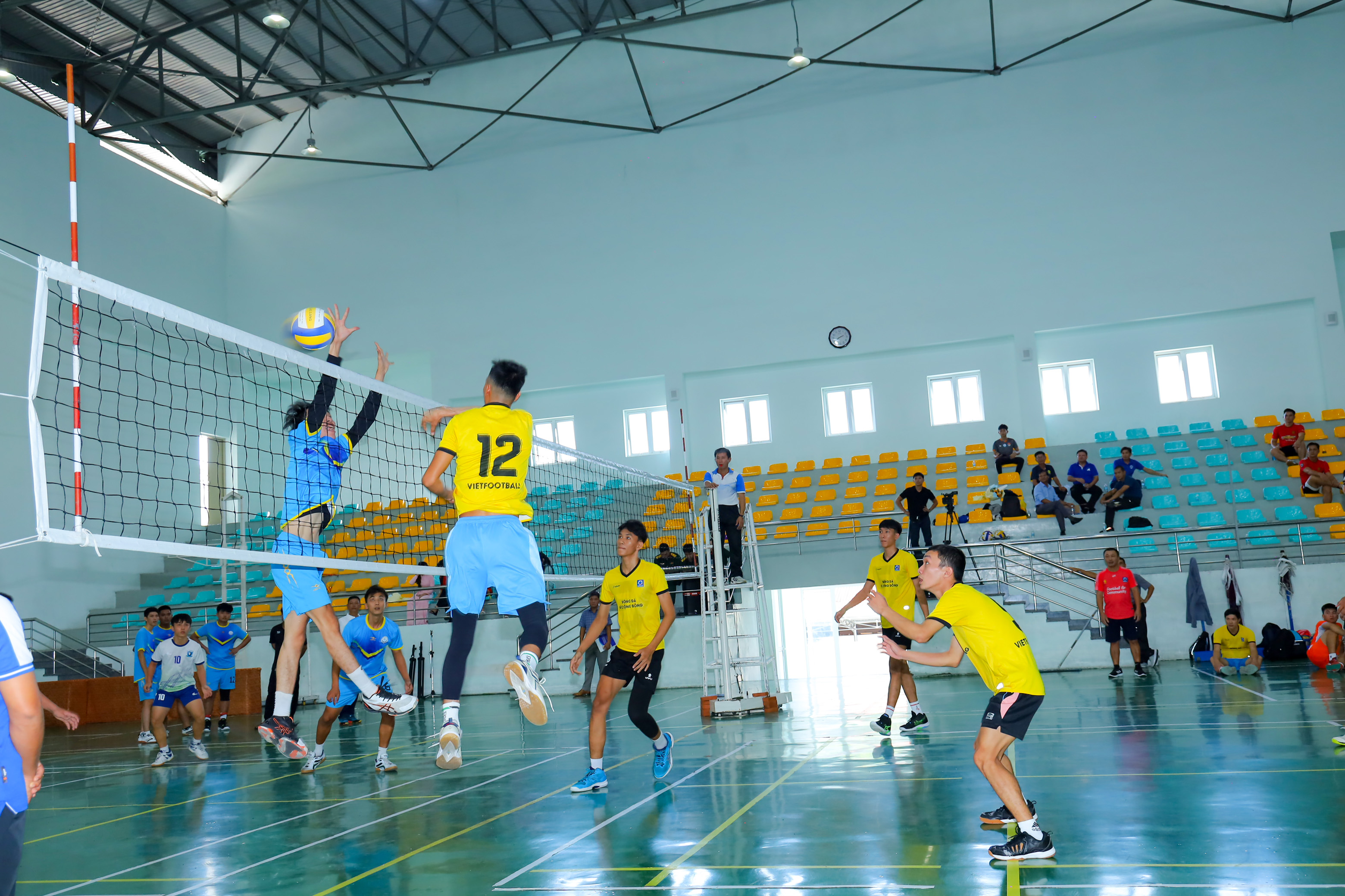 Giao lưu bóng chuyền Việt Nam - Lào - Campuchia