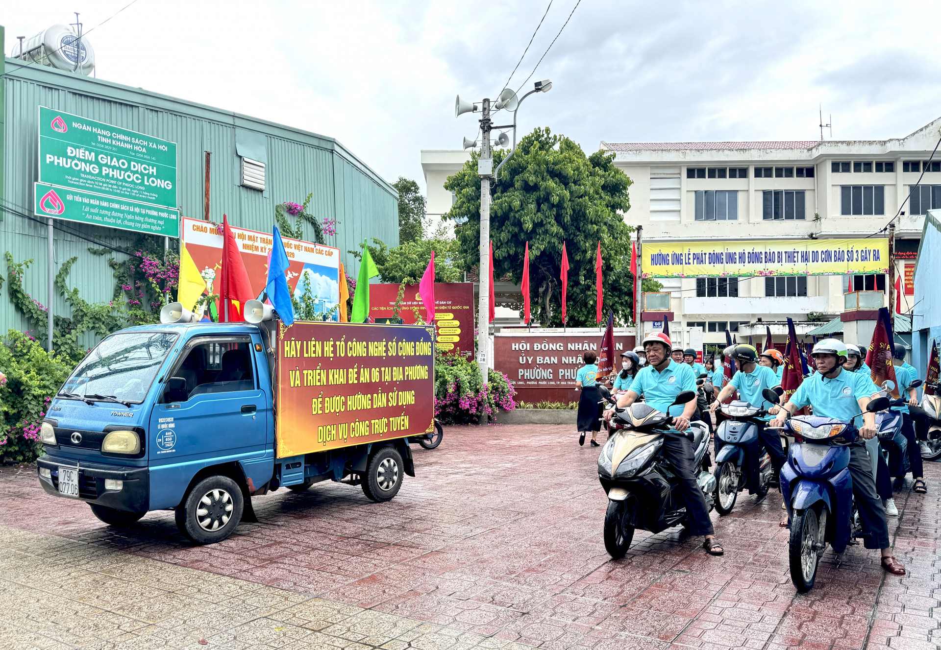 Đoàn diễu hành tuyên truyền của phường Phước Long.