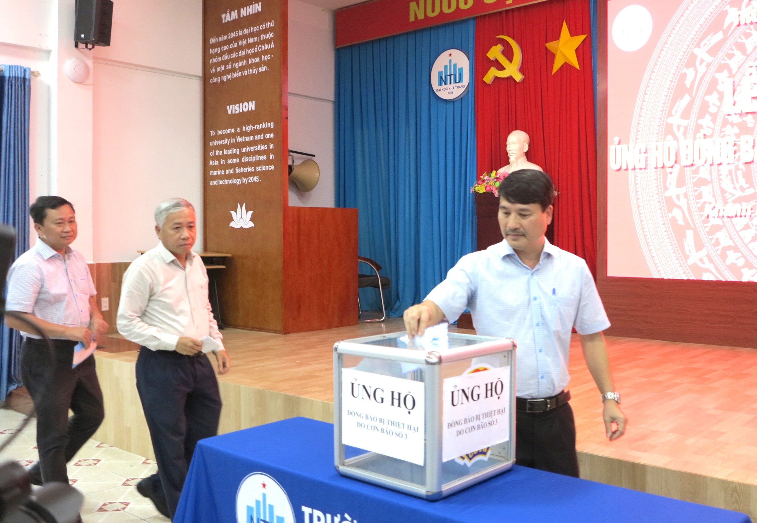 Trường Đại học Nha Trang ủng hộ hơn 300 triệu đồng cho các tỉnh bị thiệt hại do cơn bão số 3