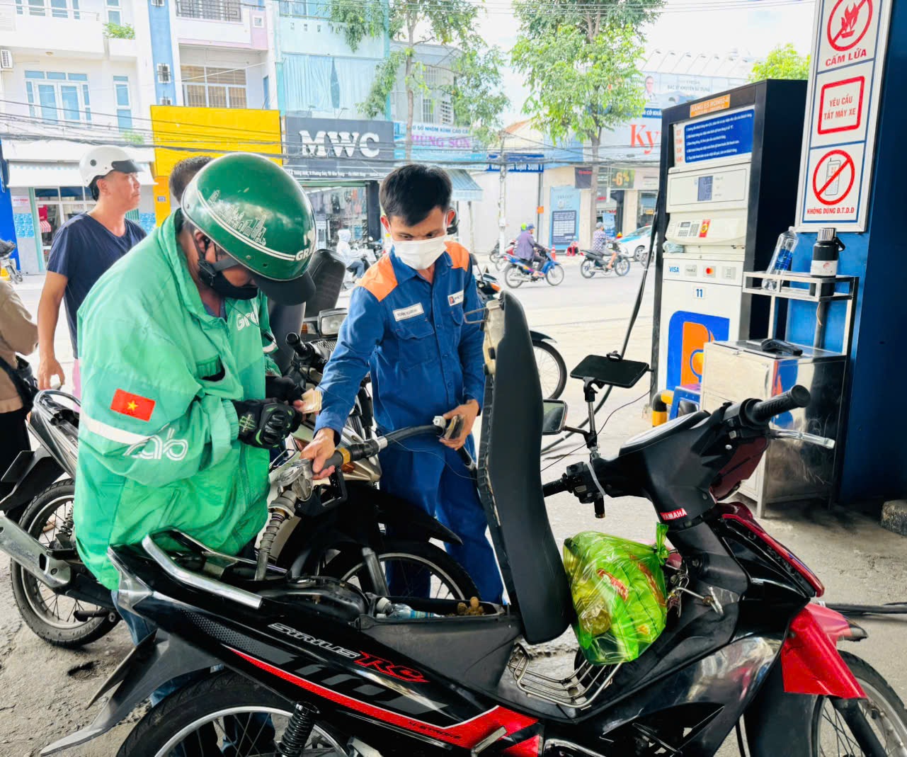 Giá xăng tăng từ 680 đến 750 đồng/lít