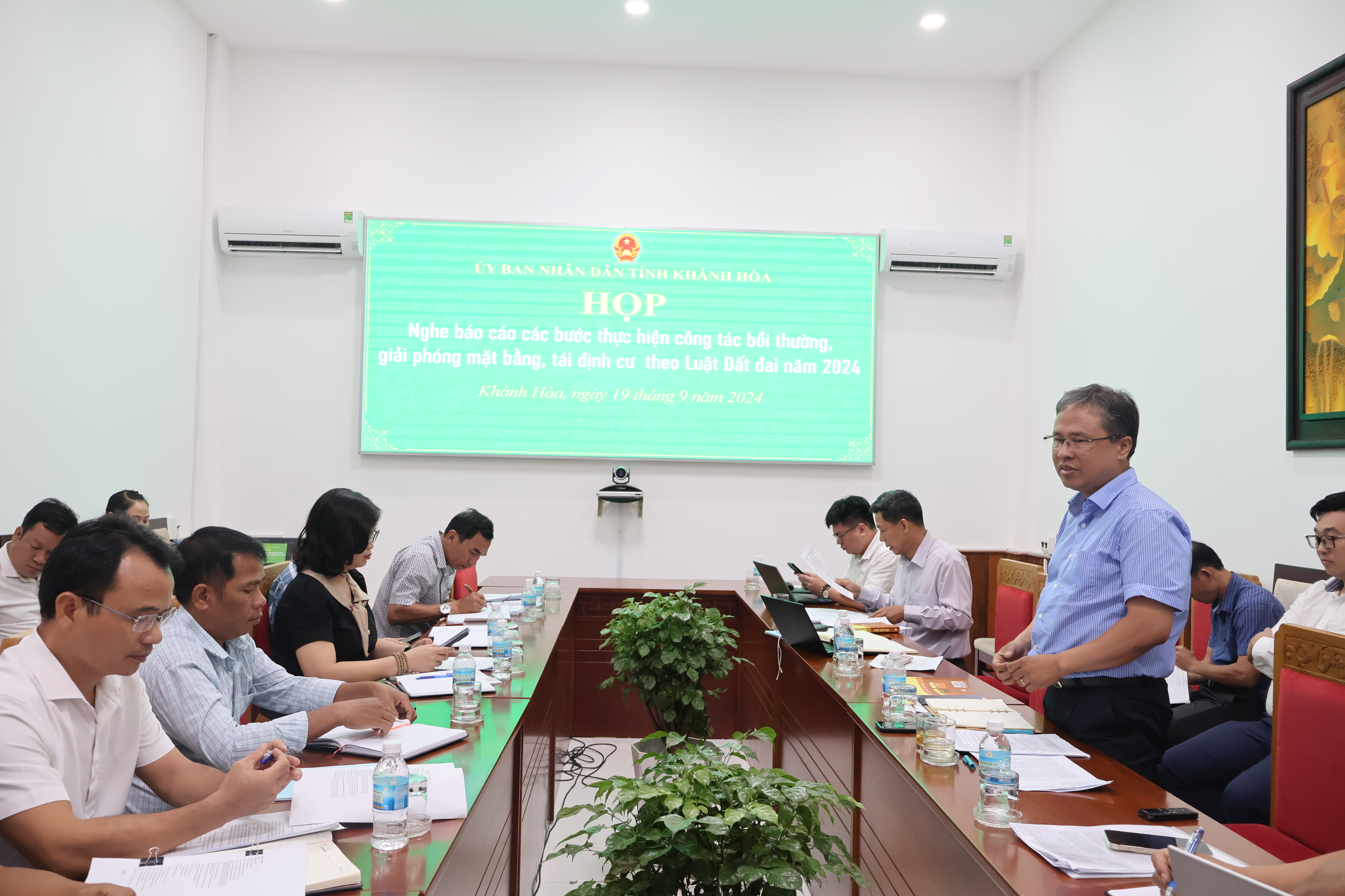 Ông Trần Hòa Nam phát biểu tại cuộc họp.